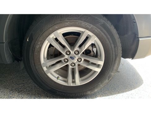 Used 2023 Ford Explorer XLT w/ Equipment Group 202A AWD/4WD image 36