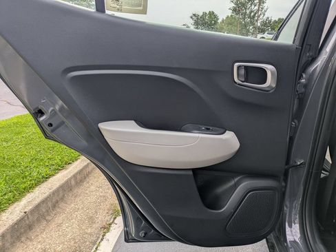 Used 2025 Hyundai Venue SEL FWD image 27