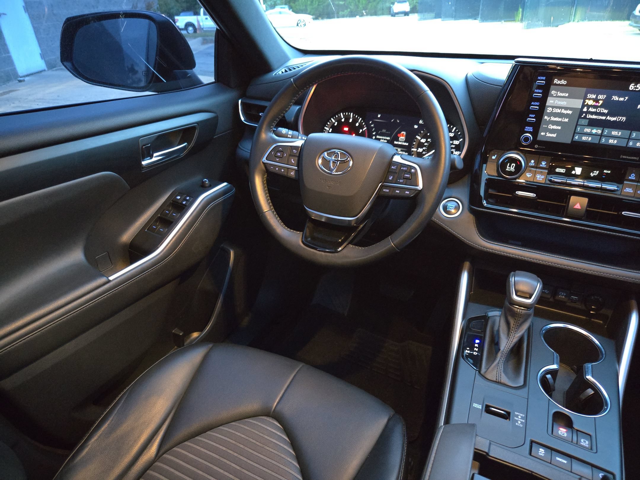 Used 2021 Toyota Highlander XSE FWD image 9