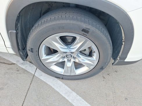 Used 2018 Toyota Highlander Limited image 11