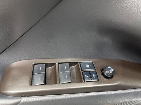 Used 2021 Toyota Camry SE image 9