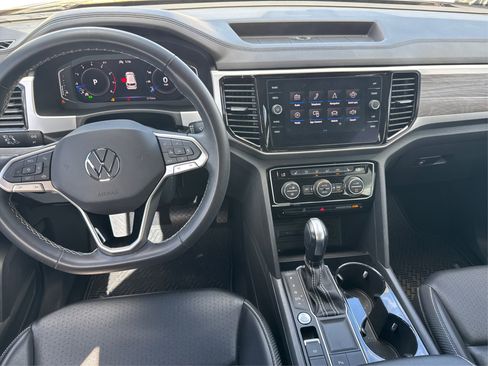 Used 2022 Volkswagen Atlas Cross Sport SE w/ Panoramic Sunroof Package image 17
