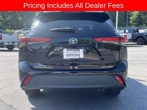 Used 2021 Toyota Highlander XLE AWD/4WD image 4
