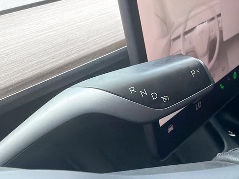Used 2023 Tesla Model Y Long Range AWD/4WD image 23