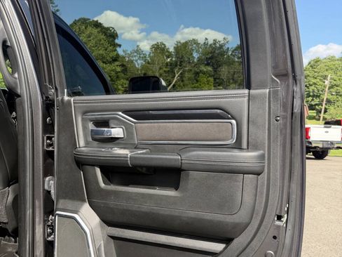Used 2022 RAM 2500 Laramie AWD/4WD image 32