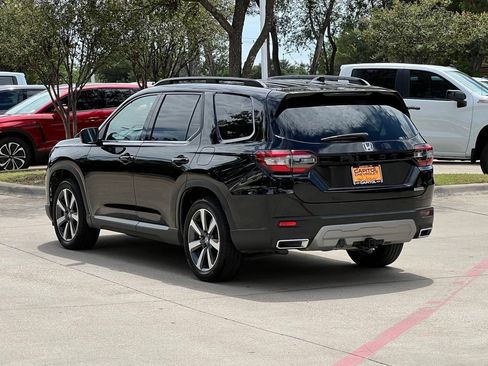 Used 2025 Honda Pilot Touring image 4