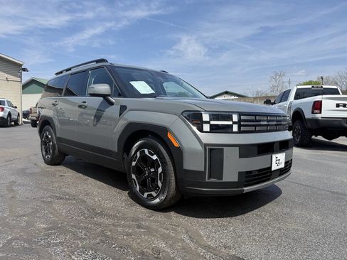 Used 2024 Hyundai Santa Fe SEL image 2