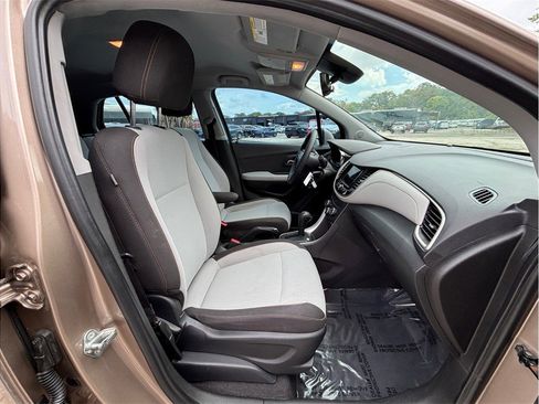 Used 2018 Chevrolet Trax LS image 30