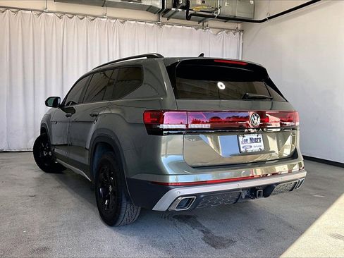 Used 2024 Volkswagen Atlas Peak Edition SE image 5