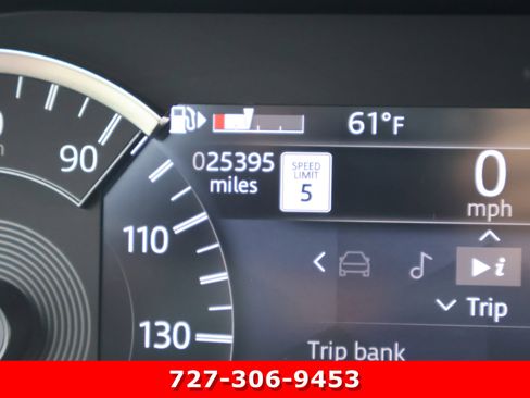 Used 2023 Land Rover Discovery Sport SE image 18