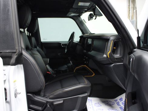 Used 2024 Ford Bronco Badlands image 16