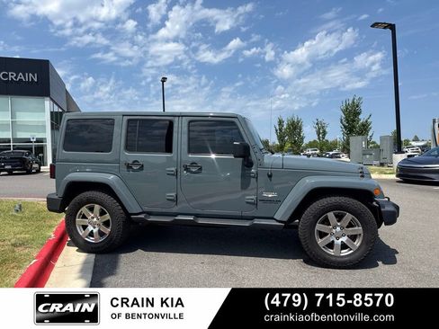 Used 2014 Jeep Wrangler Unlimited Sahara w/ Connectivity Group AWD/4WD image 2