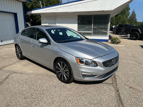 Used 2017 Volvo S60 T5 Inscription Platinum w/ Climate Package AWD/4WD image 9