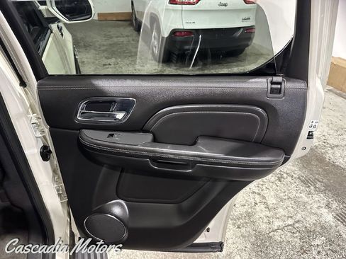 Used 2013 Cadillac Escalade Platinum image 24