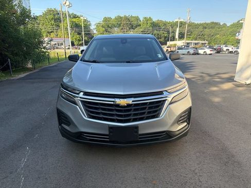 Used 2023 Chevrolet Equinox LS FWD image 2