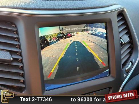 Used 2023 Jeep Cherokee Altitude Lux image 23