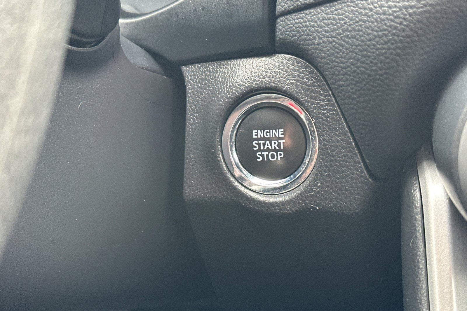 Used 2025 Toyota RAV4 XLE AWD/4WD image 25