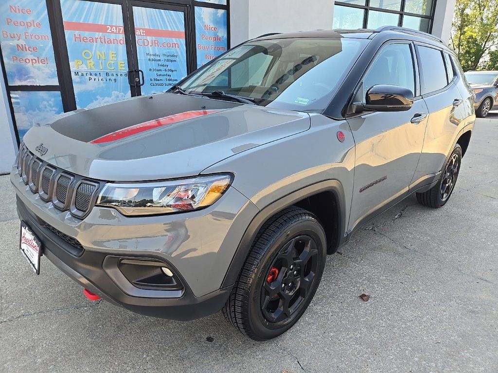 Used 2022 Jeep Compass Trailhawk w/ Trailhawk Convenience Group AWD/4WD image 2