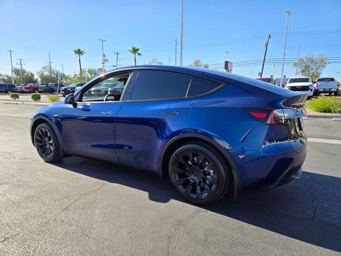 Used 2024 Tesla Model Y 2WD image 4
