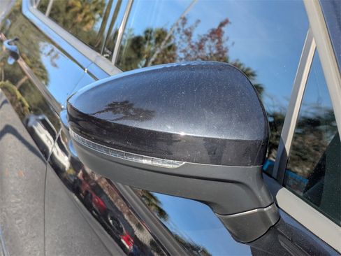 Used 2024 Volkswagen Tiguan SE R-Line image 12