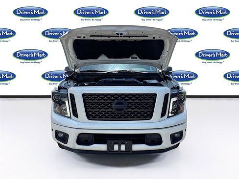 Used 2019 Nissan Titan SV w/ SV Convenience Package RWD image 32