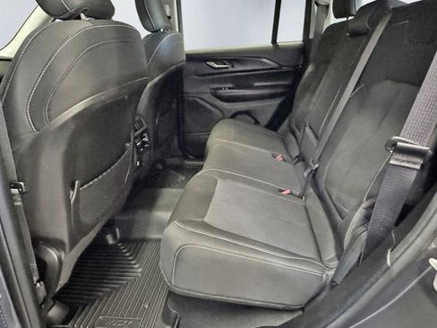 Used 2023 Jeep Grand Cherokee Laredo AWD/4WD image 22