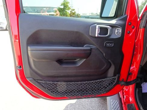 Used 2021 Jeep Gladiator Mojave w/ Auxiliary Switch Group AWD/4WD image 12