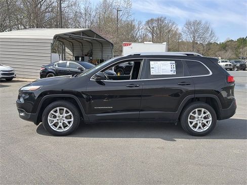 Used 2017 Jeep Cherokee Latitude image 10