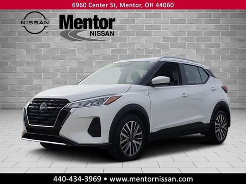 Used 2023 Nissan Kicks SV image 3