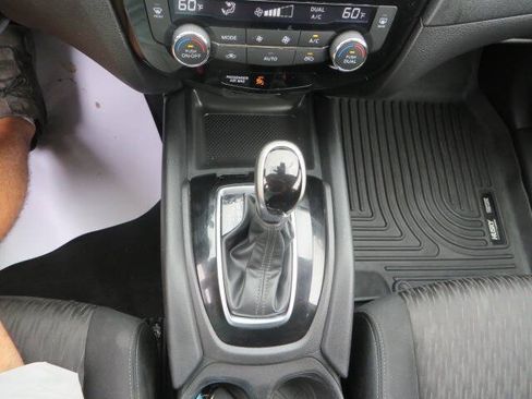 Used 2020 Nissan Rogue SV AWD/4WD image 22