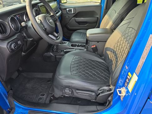 Used 2023 Jeep Gladiator Sport AWD/4WD image 15