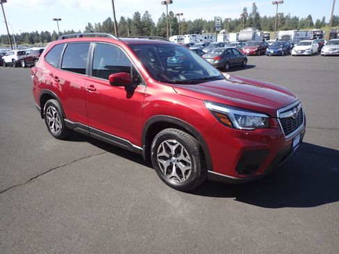 Used 2019 Subaru Forester Premium w/ All-Weather Package image 7
