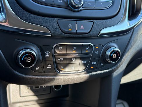 Used 2024 Chevrolet Equinox LT image 32