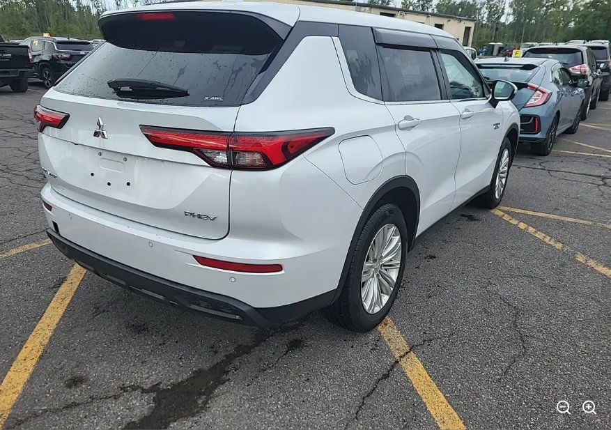 Used 2023 Mitsubishi Outlander ES AWD/4WD image 5