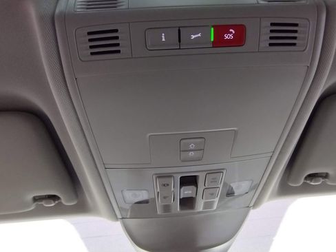 New 2025 Volkswagen Taos SEL image 31