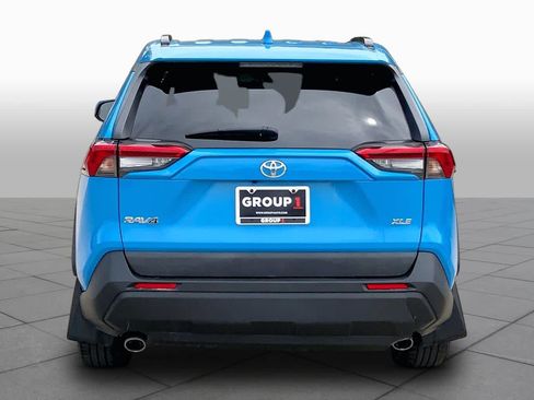 Used 2021 Toyota RAV4 XLE Premium FWD image 5