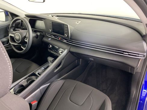 Used 2025 Hyundai Elantra Hybrid FWD image 13