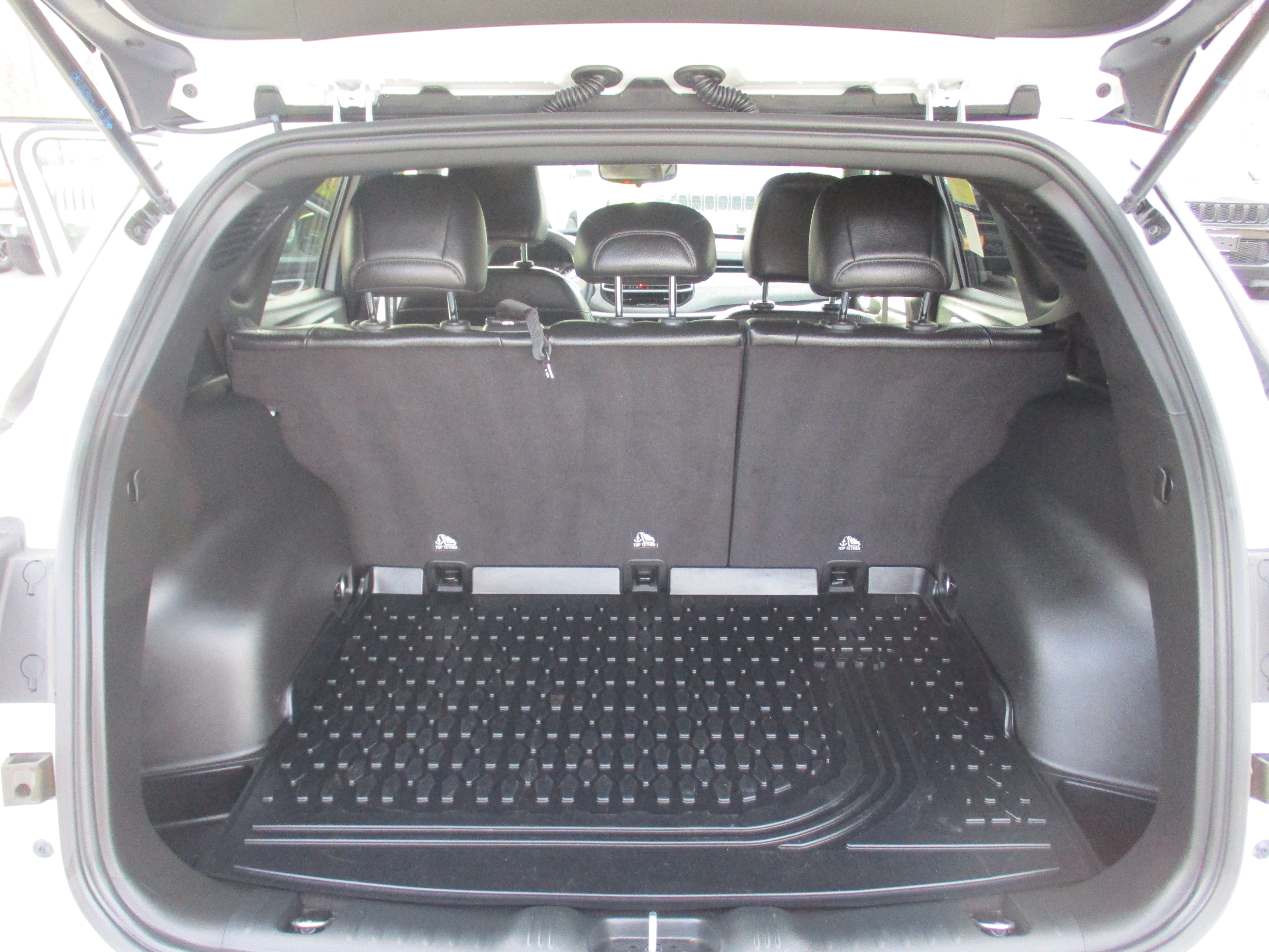 Certified 2024 Jeep Compass Latitude AWD/4WD image 13