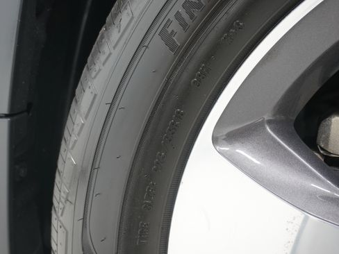 Used 2019 Jeep Cherokee Limited FWD image 28