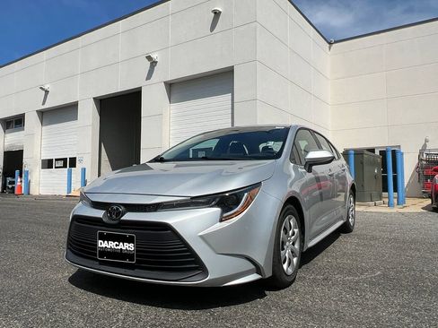 Used 2025 Toyota Corolla LE FWD image 32