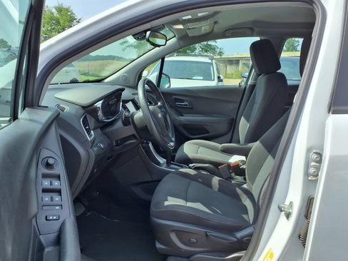 Used 2019 Chevrolet Trax LS FWD image 19