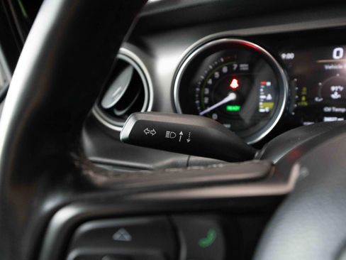 Used 2023 Jeep Wrangler Unlimited w/ Sun & Screen Package AWD/4WD image 13