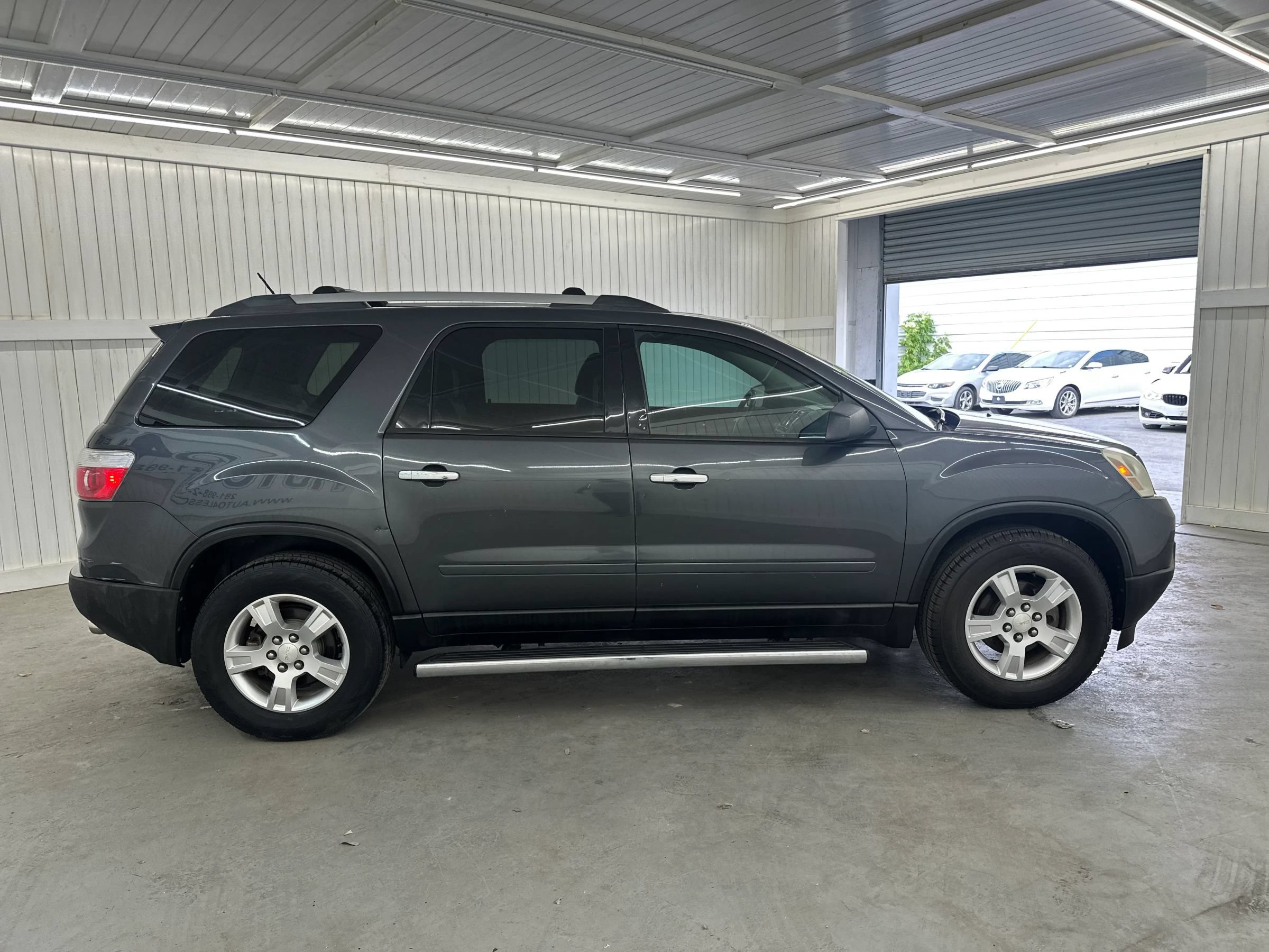 Used 2012 GMC Acadia SLE w/ LPO, 'HIT The Road' Package FWD image 4