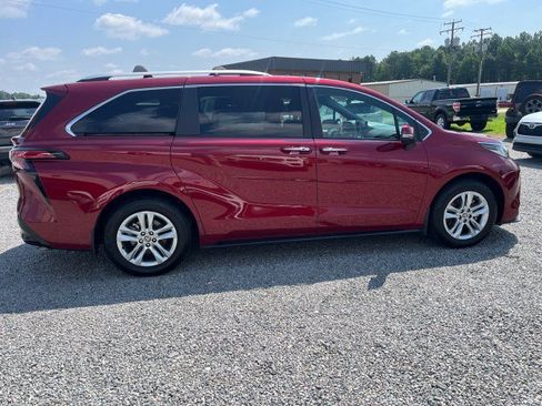 Used 2025 Toyota Sienna Limited AWD/4WD image 6