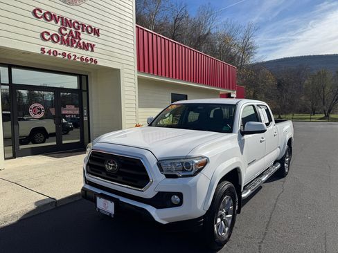 Used 2018 Toyota Tacoma SR5 image 1