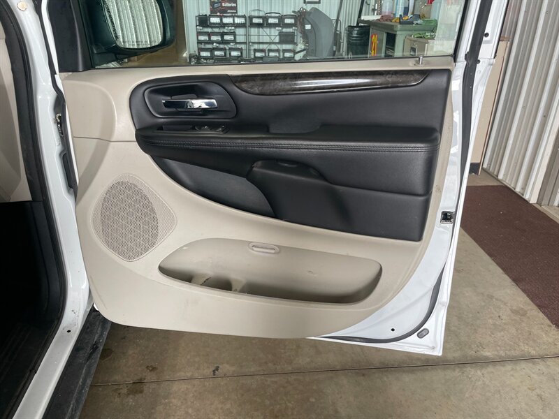 Used 2014 RAM C/V Tradesman FWD image 19
