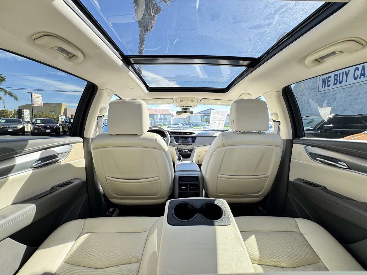 Used 2017 Cadillac XT5 Luxury w/ Driver Awareness Package FWD image 28