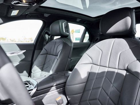 Used 2024 BMW 760i xDrive AWD/4WD image 45