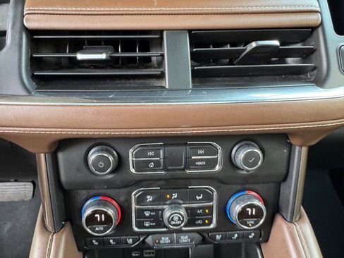 Used 2022 Chevrolet Suburban High Country image 34