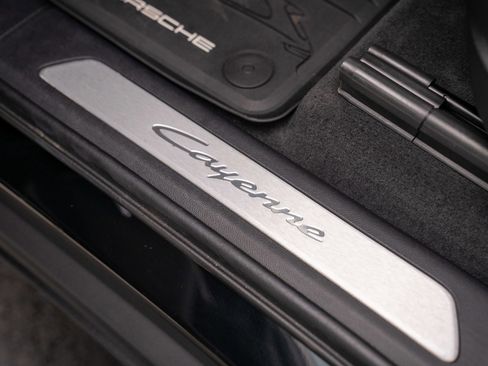 Certified 2025 Porsche Cayenne image 12